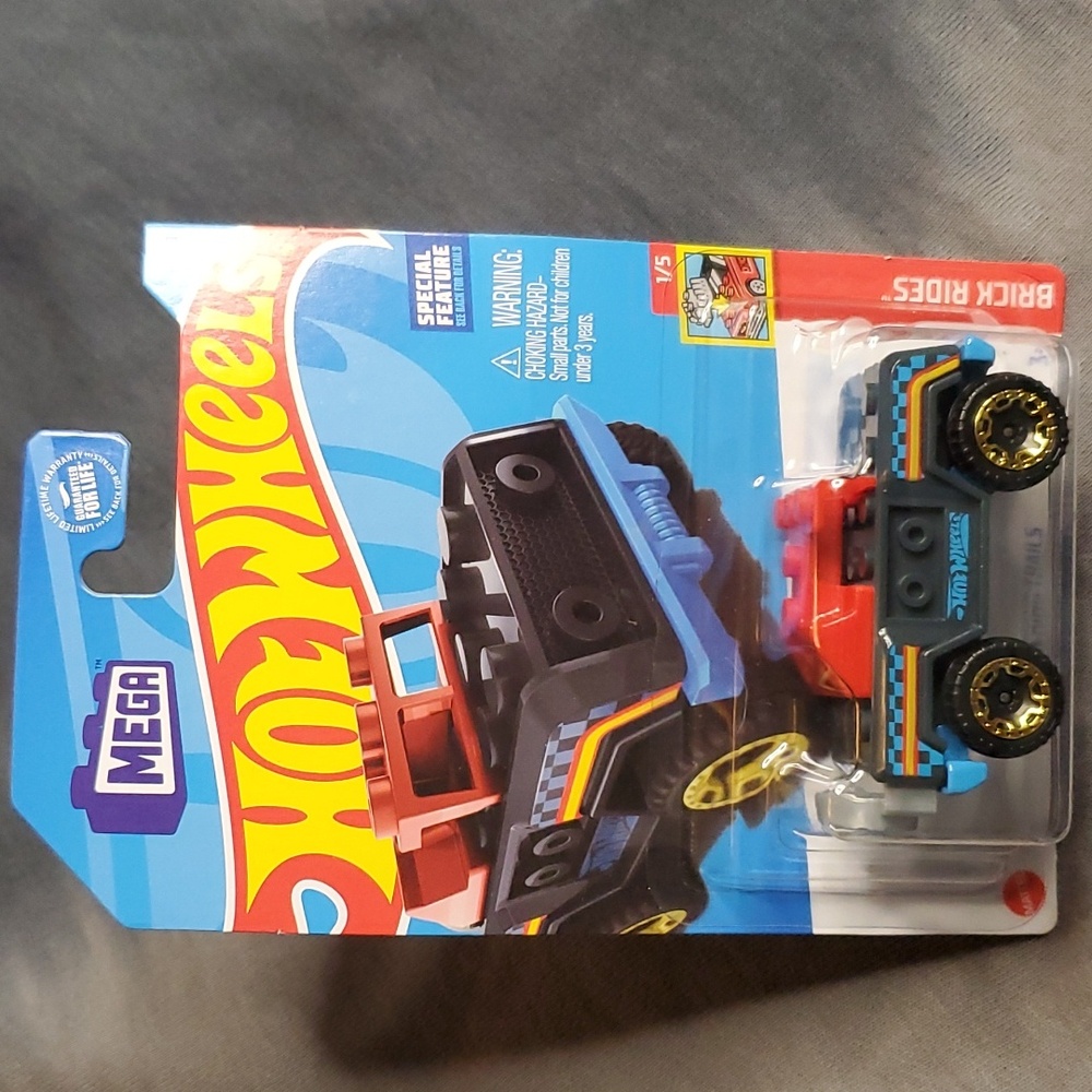 Hot‎ Wheels - has a Lego look